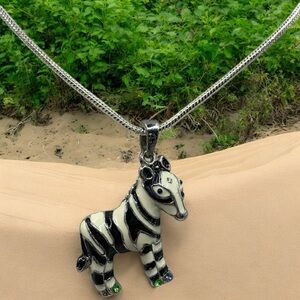 Vintage Enamel Zebra Necklace – Black & White Animal Pendant 🦓✨